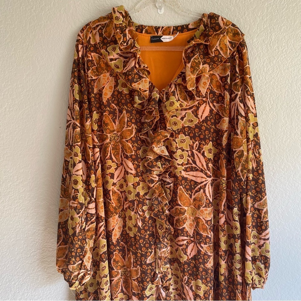 The Brunatti V-Neck Ruffle Dress in Apricot Floral - Picture 5 of 13